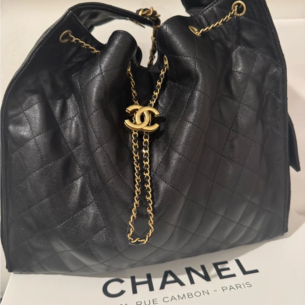 Chanel Black Large 25 Bag with Antique Gold Hardware - Picture 2 of 8